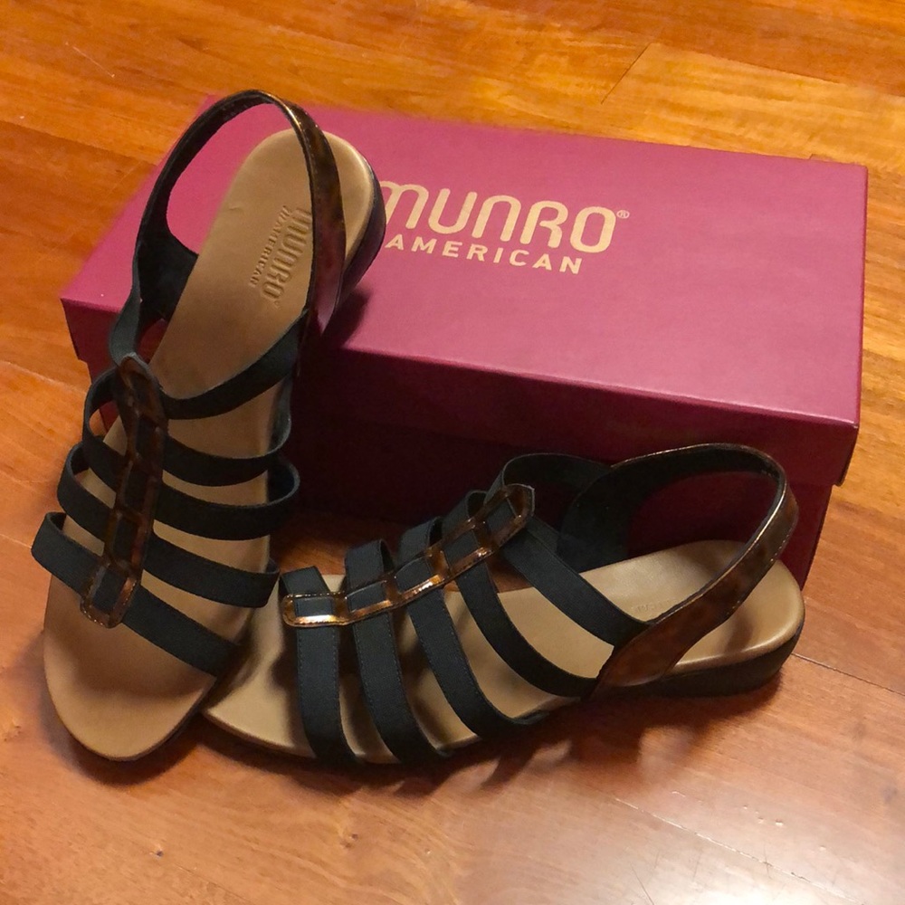 Munro Darian Tortoise Shell Stretch Sandal
